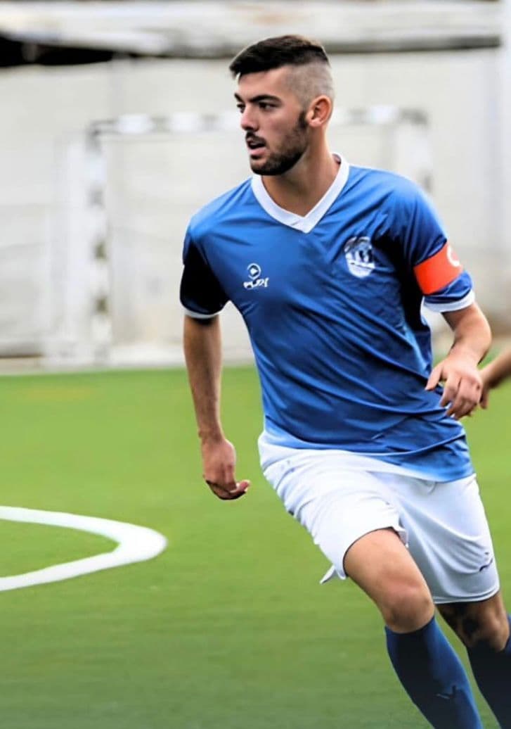 Capitão de equipa com braçadeira e equipamento personalizado